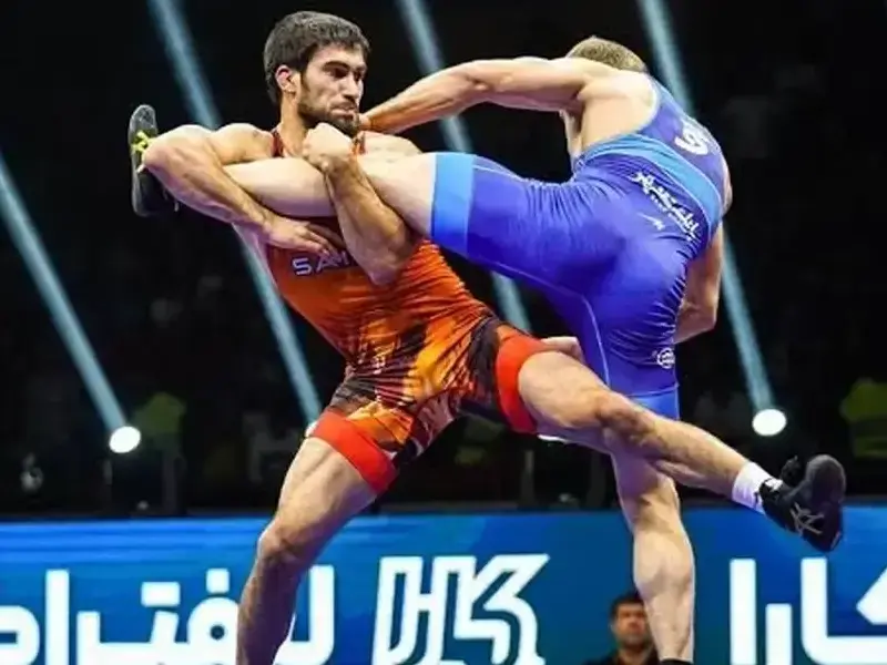 حسن یزدانی روی تشک